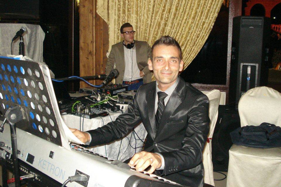 Nicola pianobar