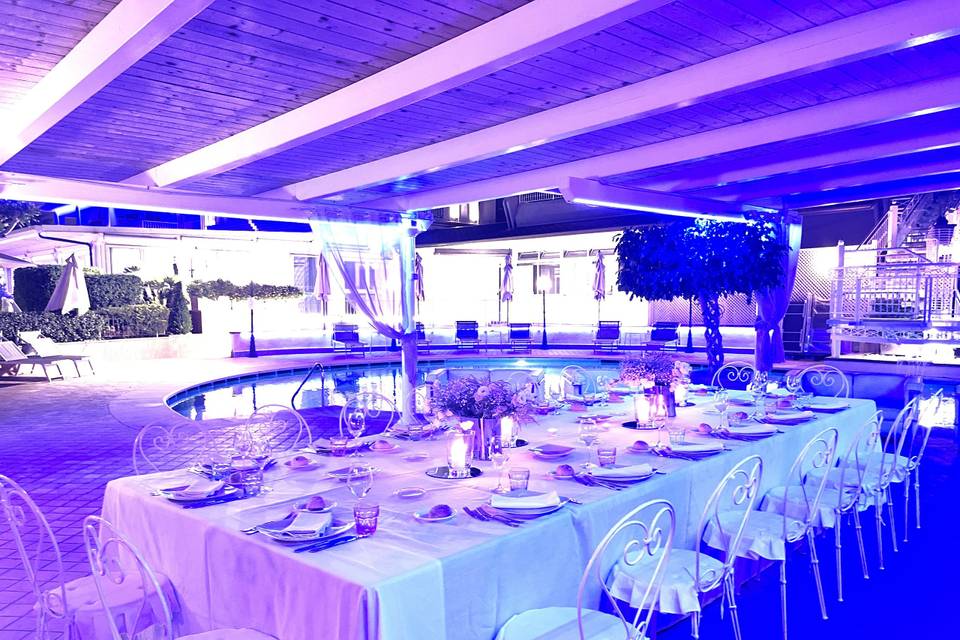 Cena intima bordo piscina