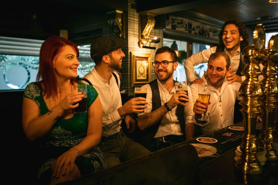 La gioia di una birra al pub