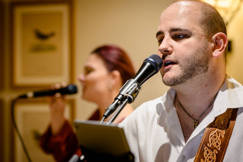 Alessio (chitarra e voce)