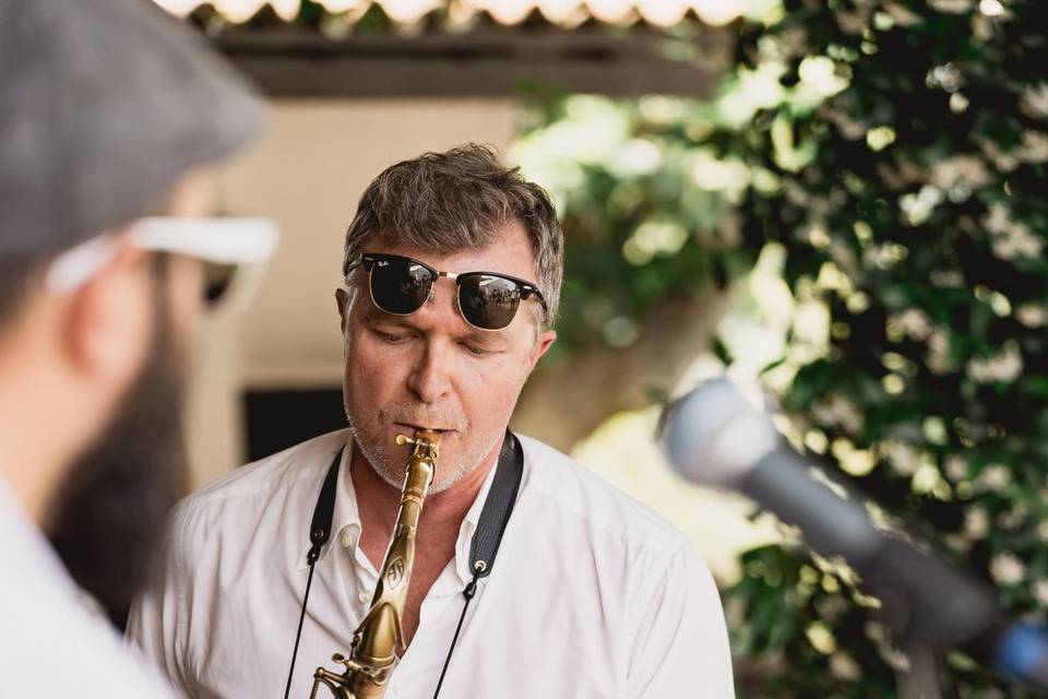 musicista_sassofono_oro_bianca