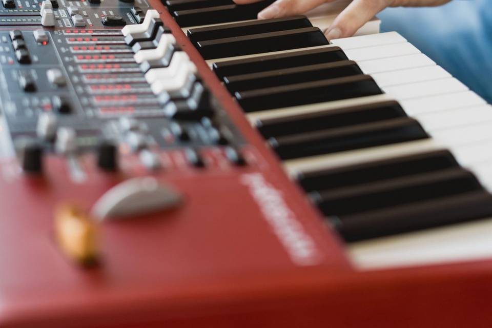 tastiera_elettronica_rosso_dettaglio