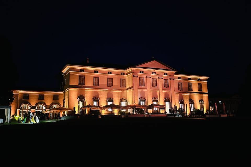 Illuminazione facciata villa