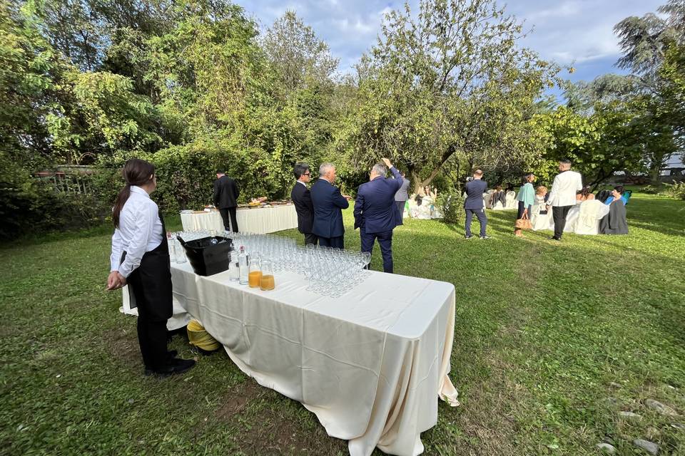 Aperitivo giardino villa