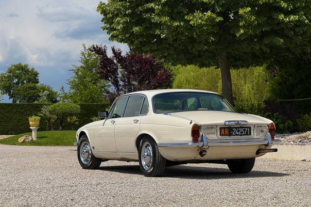 Jaguar XJ6 - AutoStoricaSposi