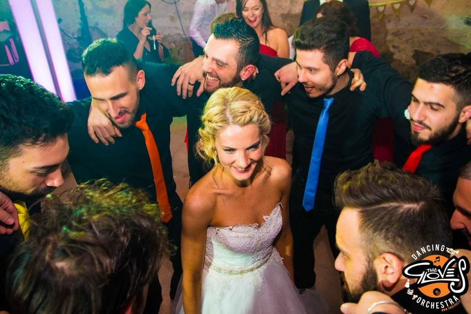 La sposa al centro della festa