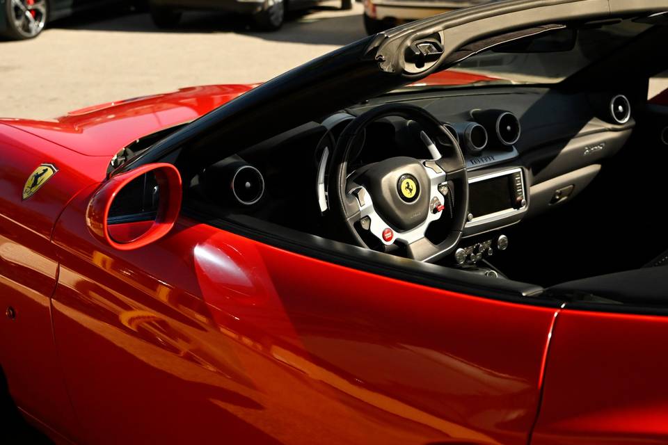 FERRARI CALIFORNIA T