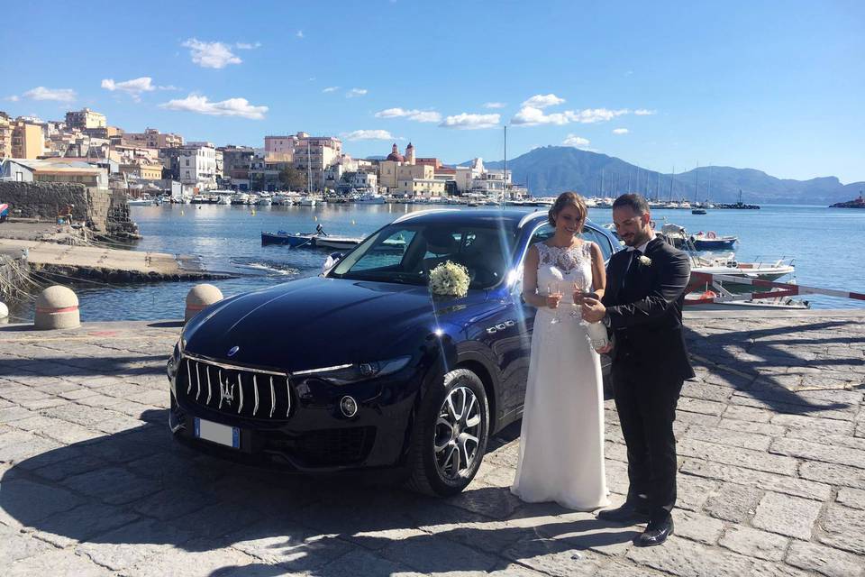 MASERATI LEVANTE BLU
