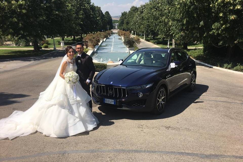 MASERATI LEVANTE BLU
