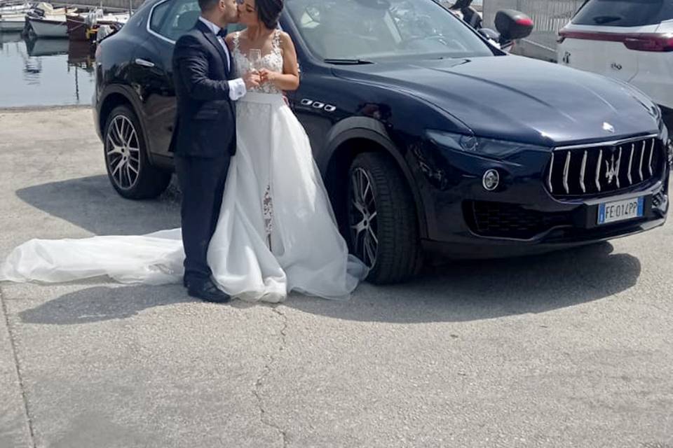 MASERATI LEVANTE BLU