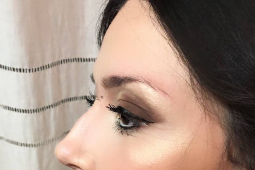 Desi MUA DDD