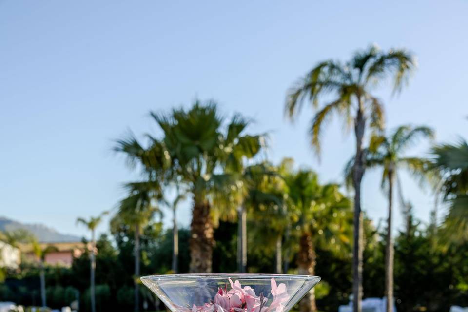 calice_vetro_fiori_rosa_centro_tavola