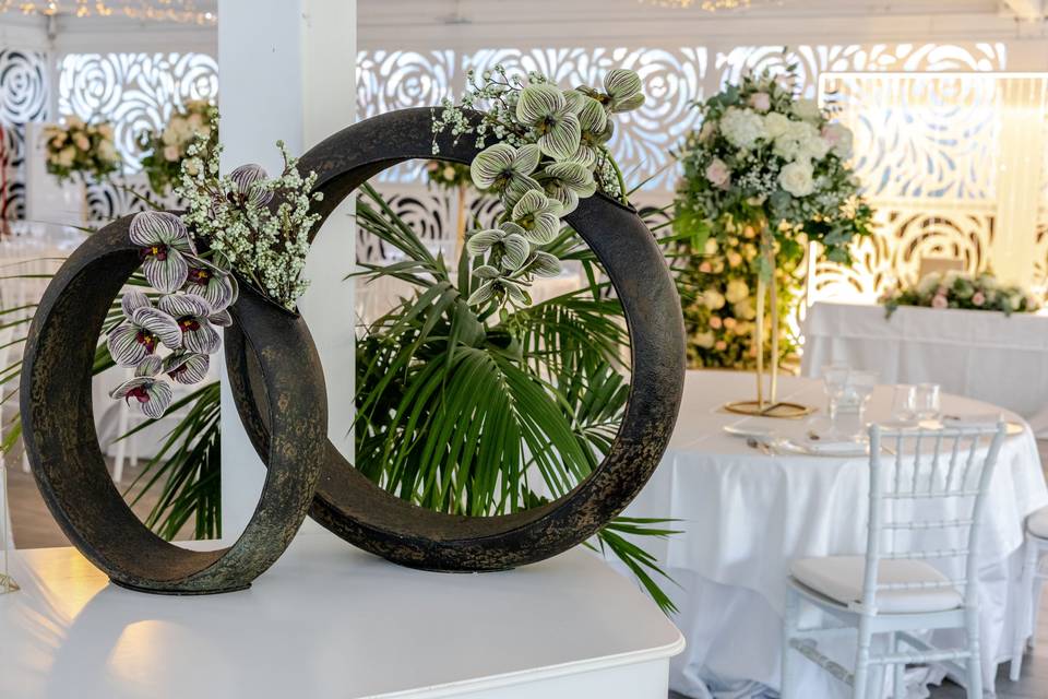 decorazione_anelli_metallico_orchidee