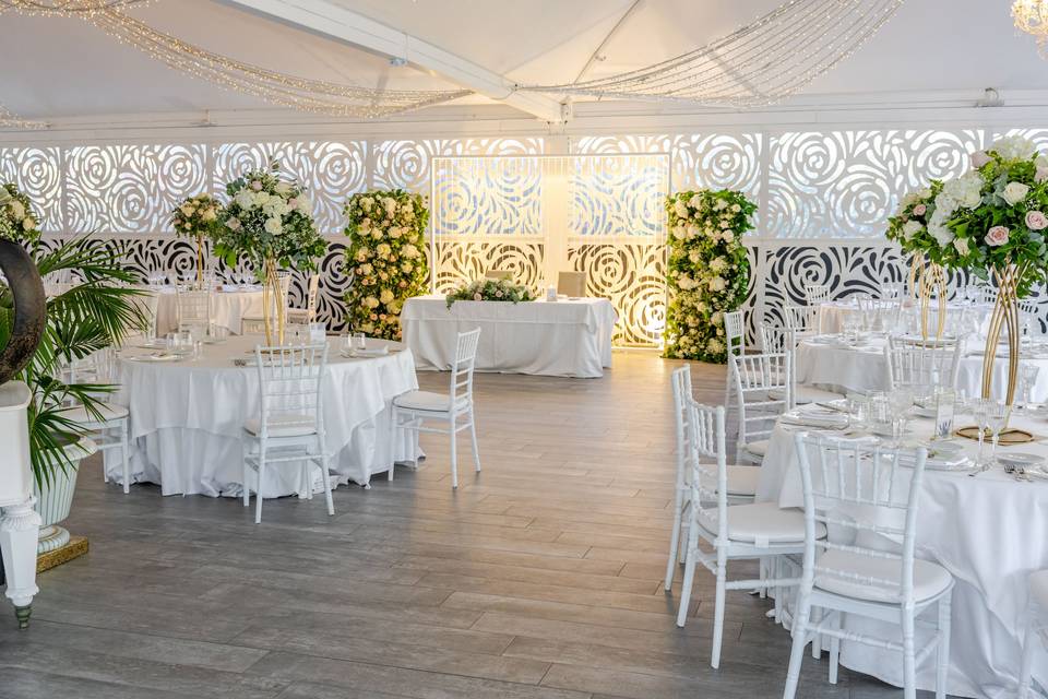 sala_matrimonio_decorazione_floreale