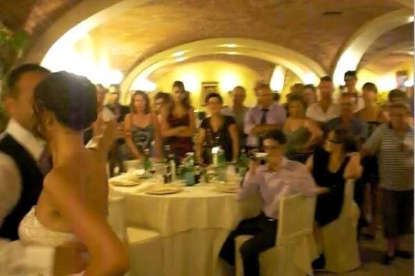 Gli sposi aprono le danze
