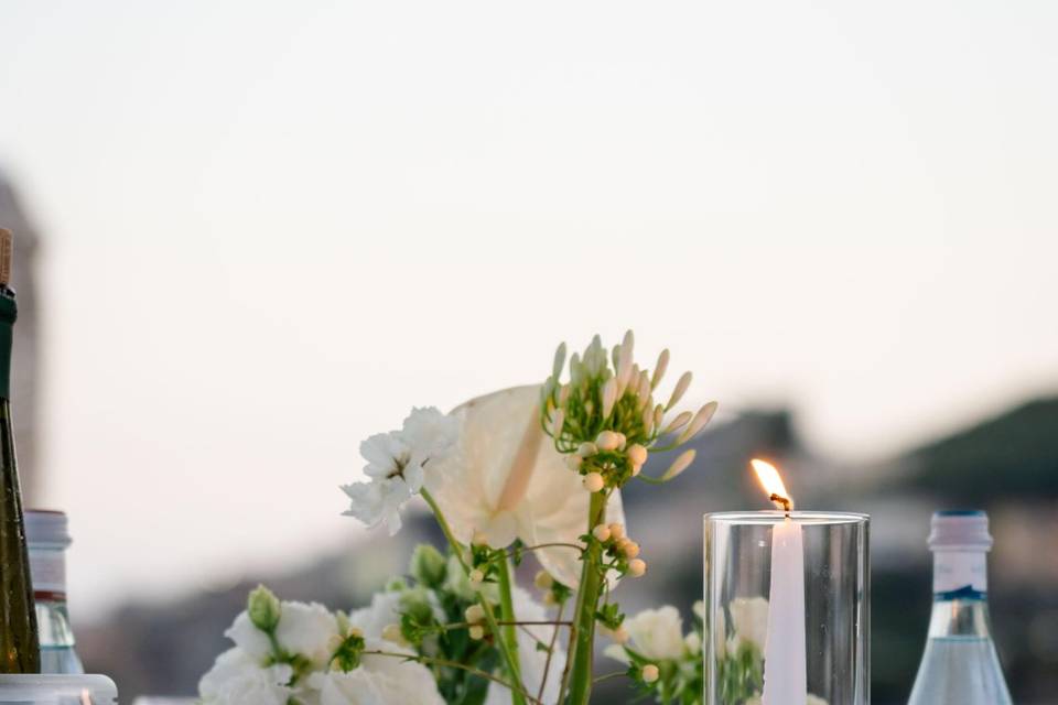 allestimento_tavolo_fiori_e_candele