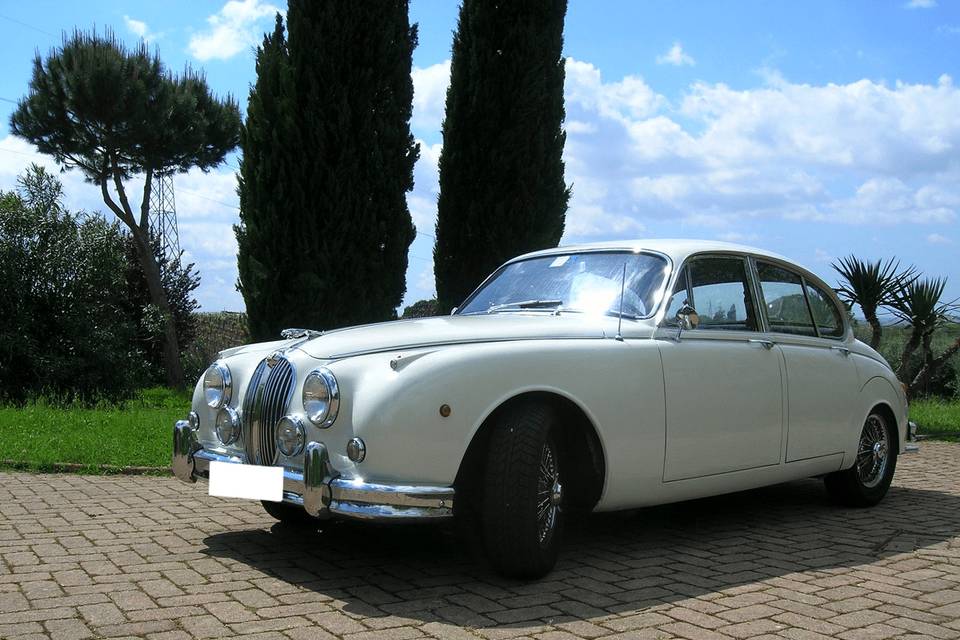 Jaguar MK2 coupé white