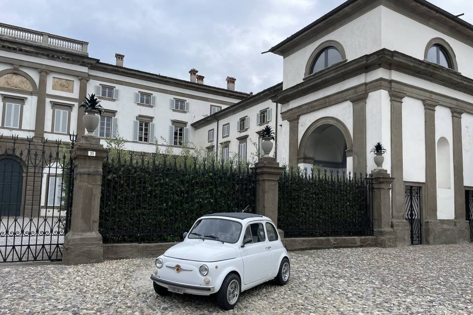 Noleggio Fiat 500 Abarth - Villa Moroni