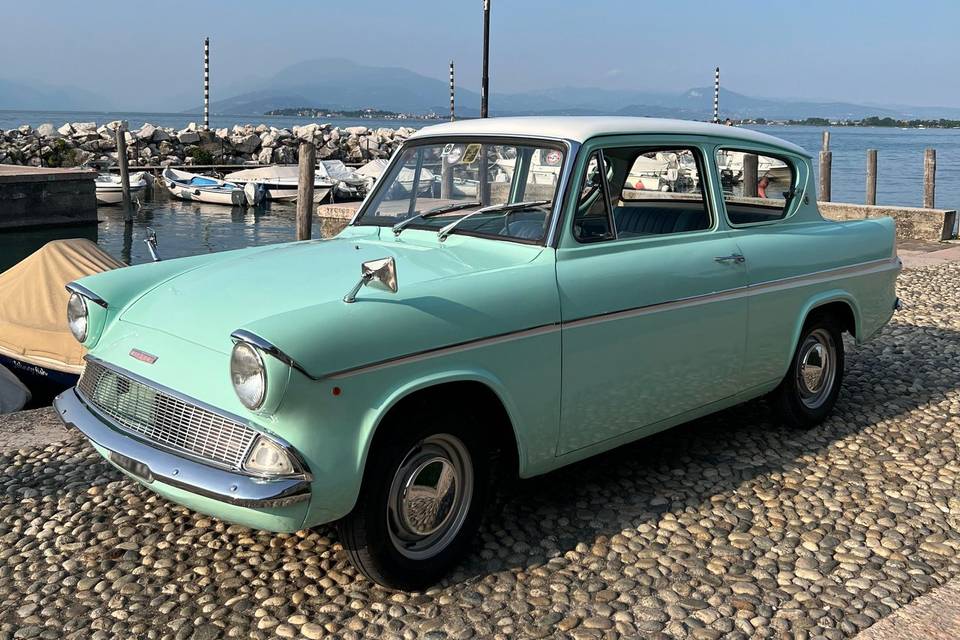 Noleggio Ford Anglia 105E Deluxe