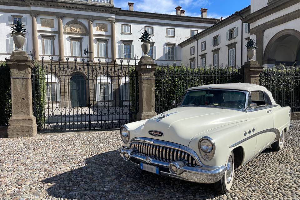 Noleggio Buick 8 Roadmaster