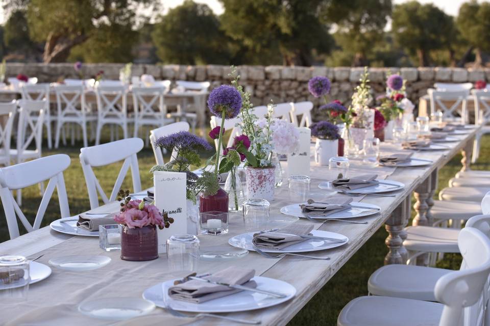 Allestimento cena nel prato