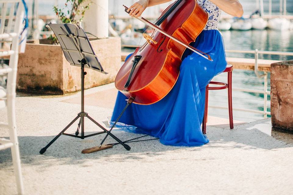 Violoncellista Donna 2