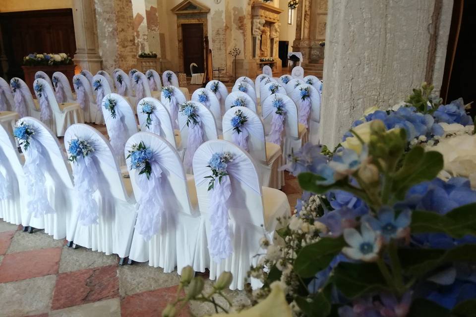 Arco fiorito in giardino