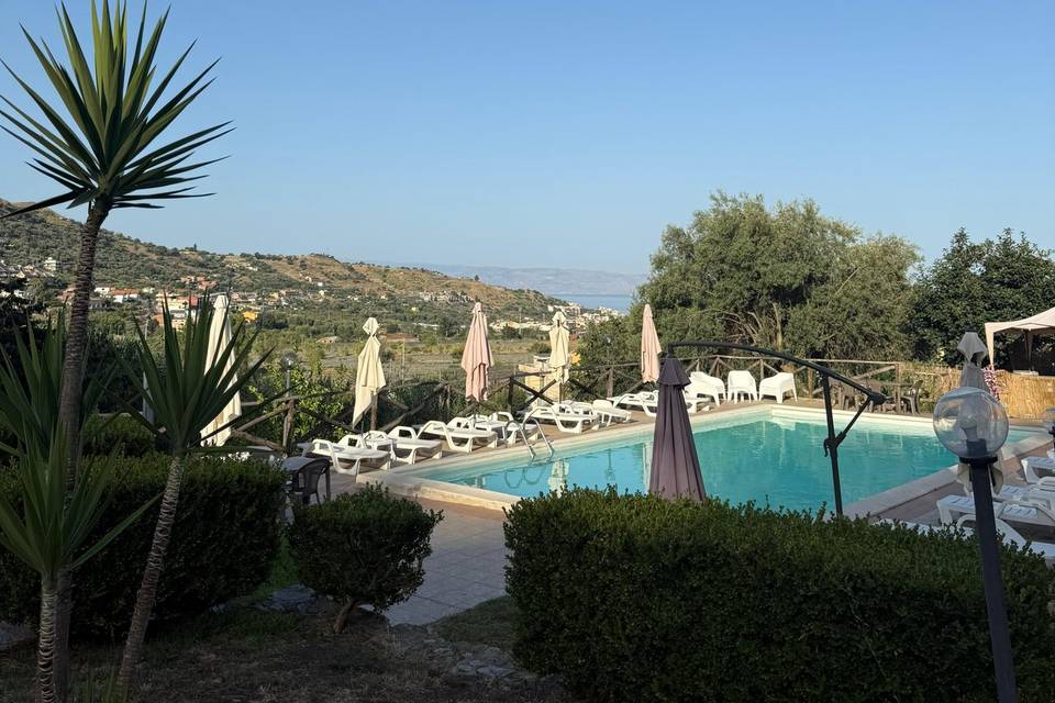 Piscina vista laterale