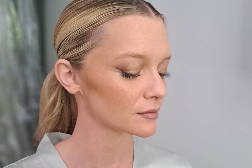 Natural chic makeup