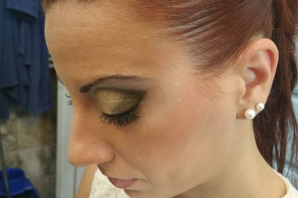 Hair stylist makeup