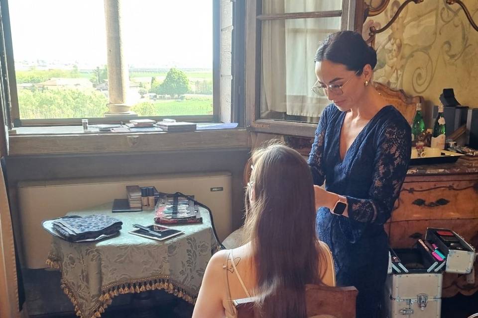 Preparazione acconciatura spos