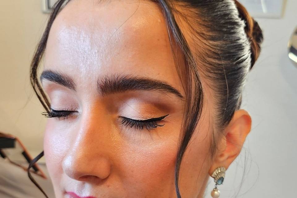 Makeup  and Hairstyle bride