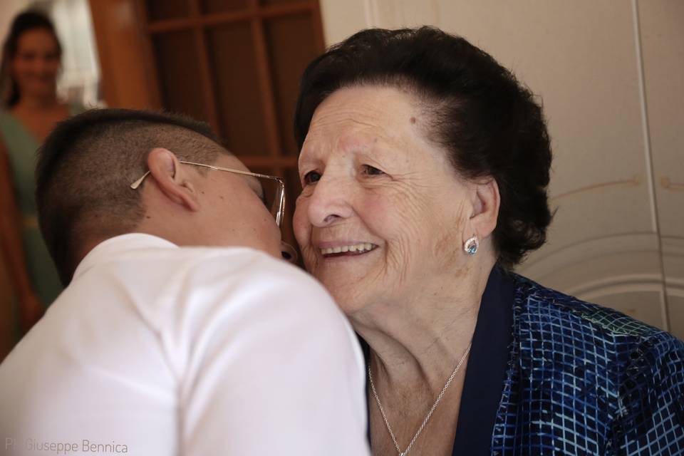 Bacio alla nonna