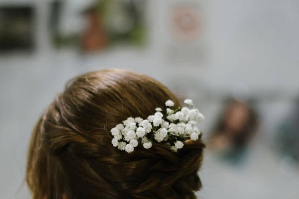 Semi raccolto sposa con fiori