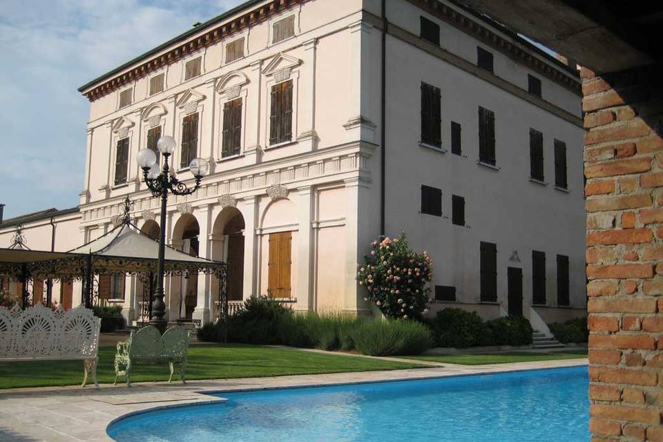 Piscina Villa Cavriani