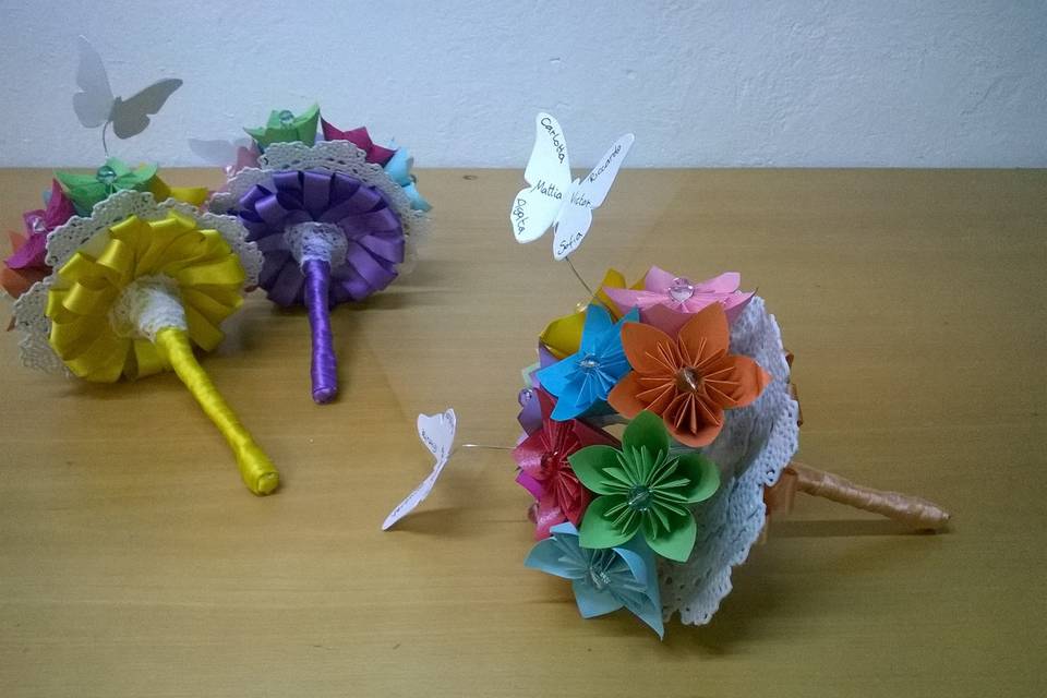 Bouquet di carta con farfalle