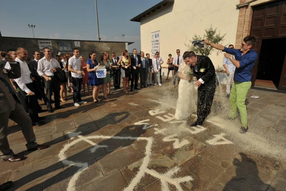 Coreografia  fuori chiesa