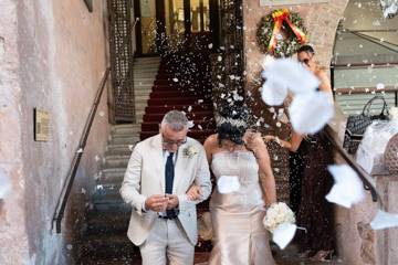 Lancio di petali e riso