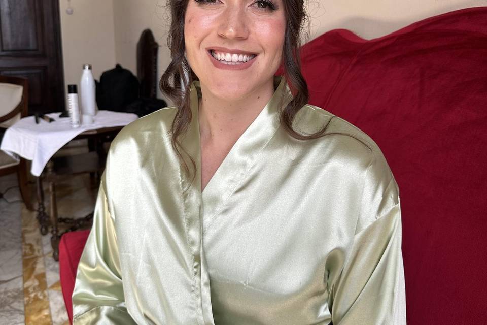 Make up bridesmaid