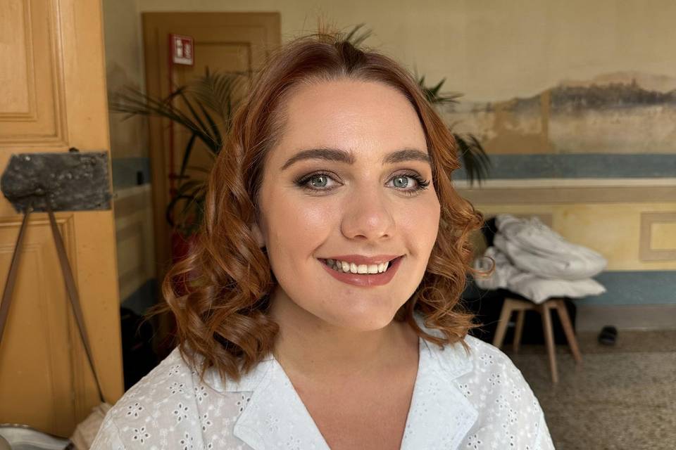 Make up bridesmaid