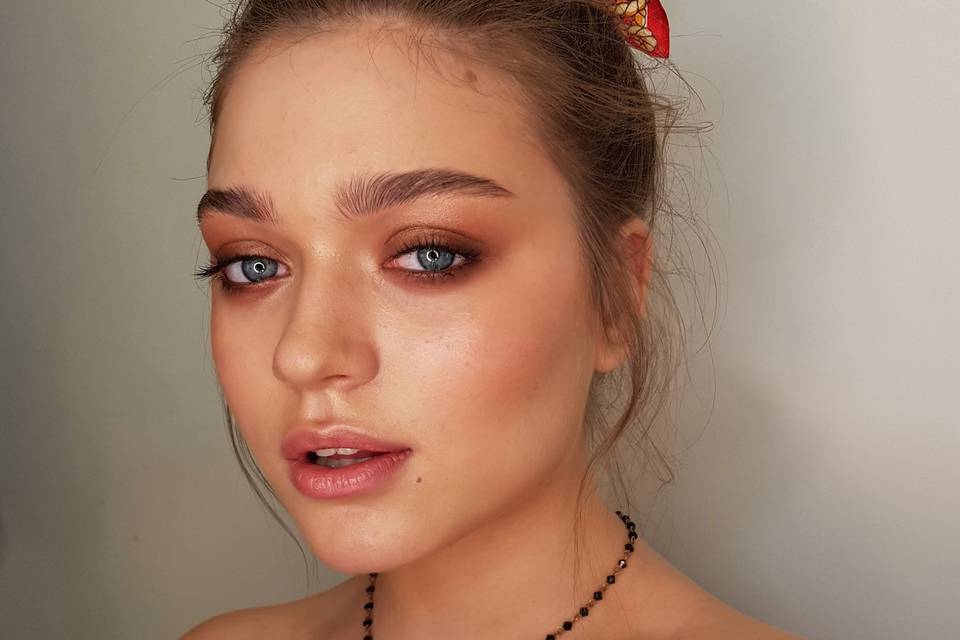 Simple and gorgeus makeup