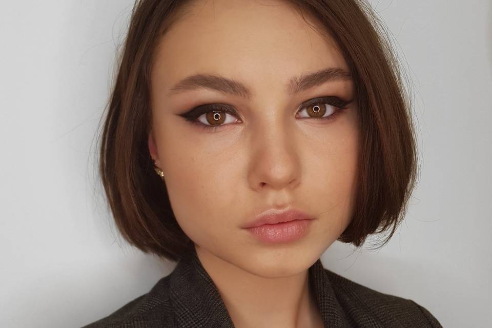 Simple and gorgeus makeup