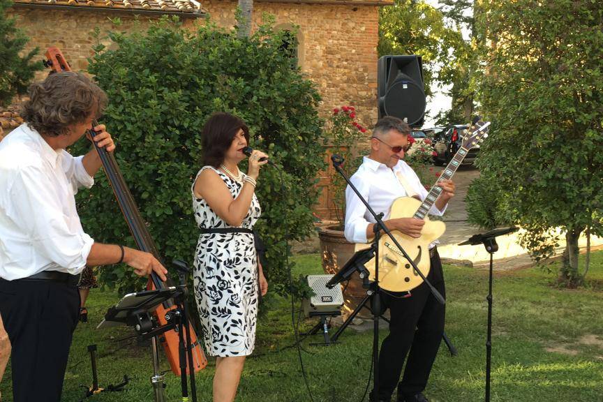Trio durante cocktail