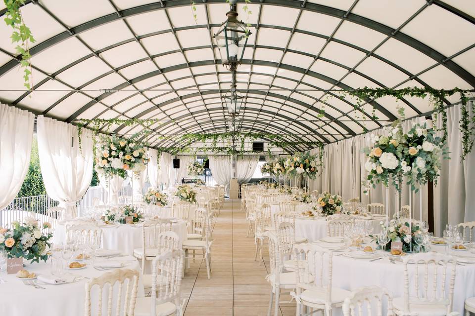 Pranzo sotto gazebo