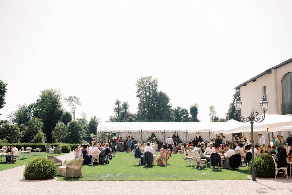 Aperitivo in giardino