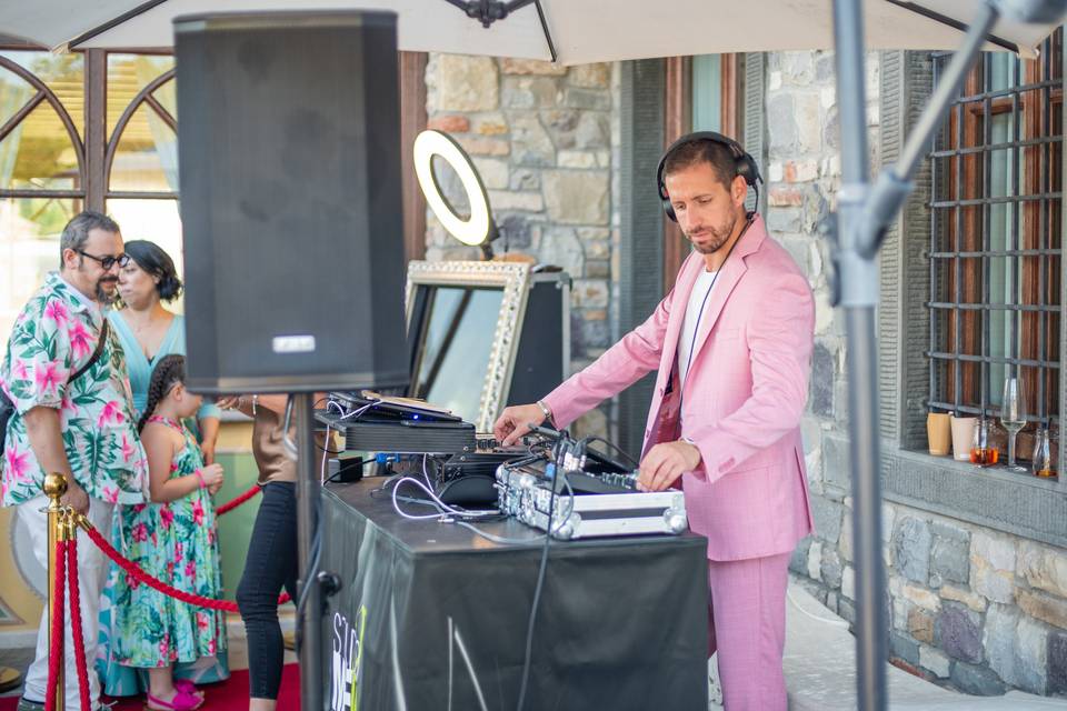 DJ console area bal