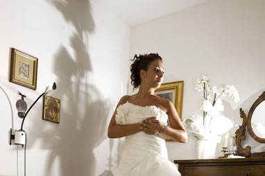 La sposa e il bouquet