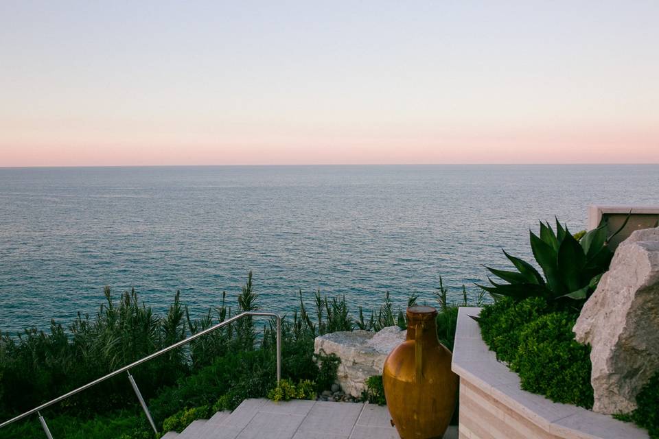 Il bar a bordo piscina