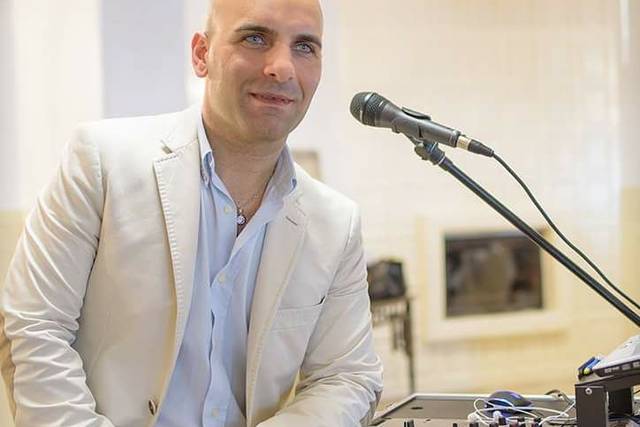 Antonio Bruno - Dj cantante