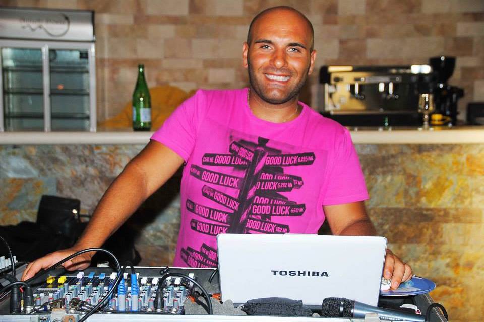 Antonio Bruno - Dj cantante